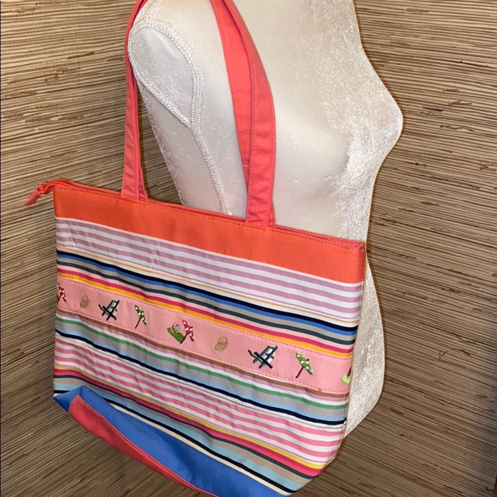 Cute quilted beach bag. Interior zipped pocket